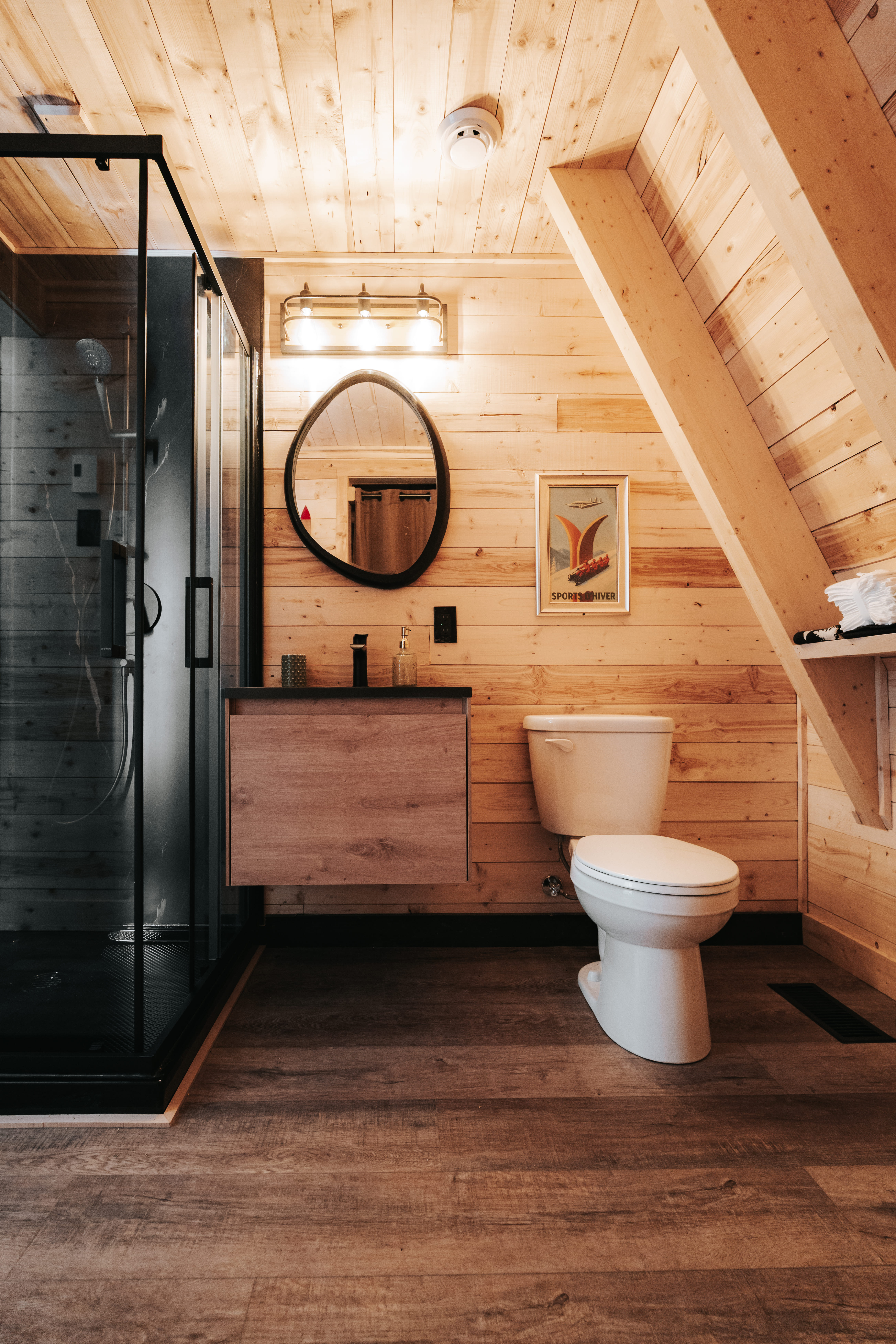 Salle de bain d’un chalet nordique à Charlevoix